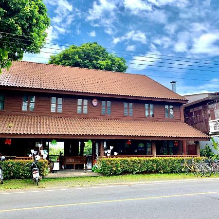 Riverhouse-The Teak House Mae Sariang Exteriör bild