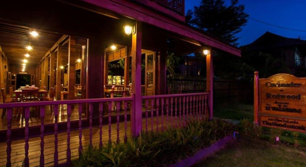 Riverhouse-The Teak House Mae Sariang Exteriör bild