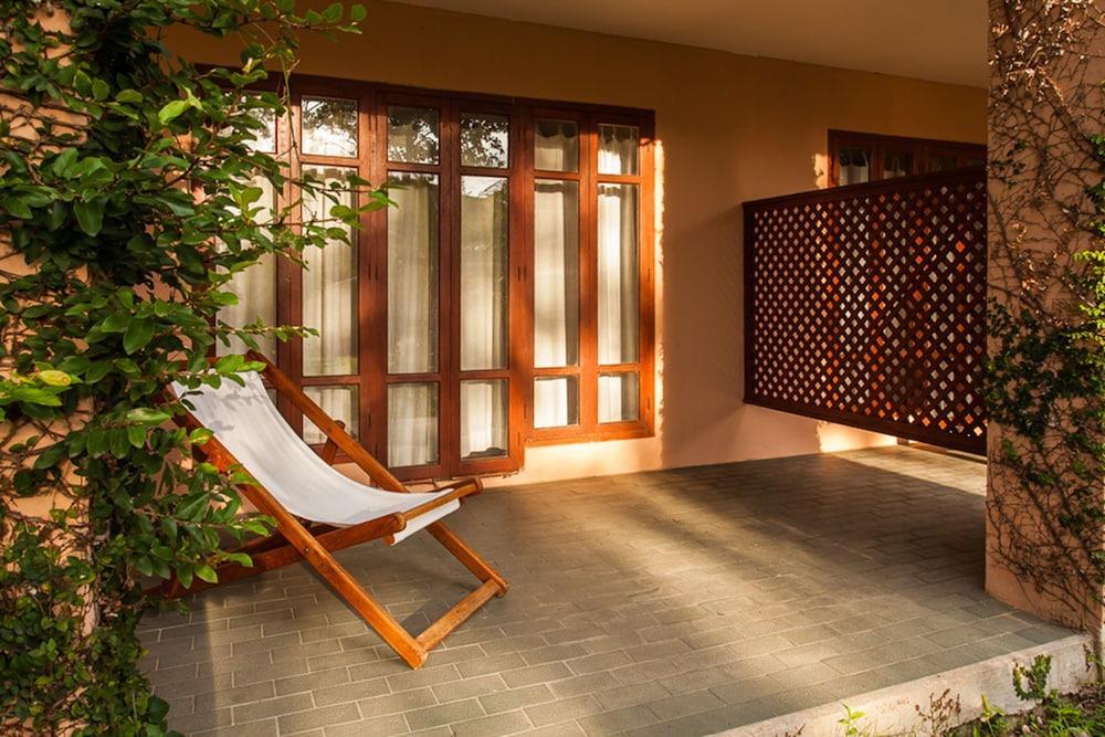 Riverhouse-The Teak House Mae Sariang Exteriör bild