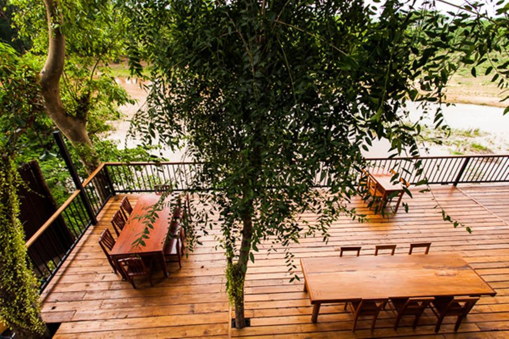 Riverhouse-The Teak House Mae Sariang Exteriör bild