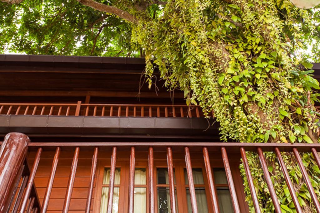 Riverhouse-The Teak House Mae Sariang Exteriör bild