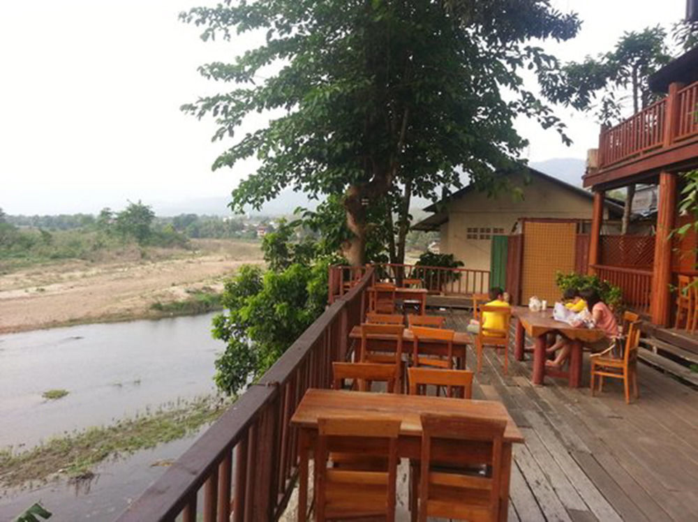 Riverhouse-The Teak House Mae Sariang Exteriör bild